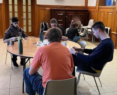 Dzīves prasmju treniņa grupas jauniešiem un pieaugušajiem ar autiskā spektra traucējumiem (2026)